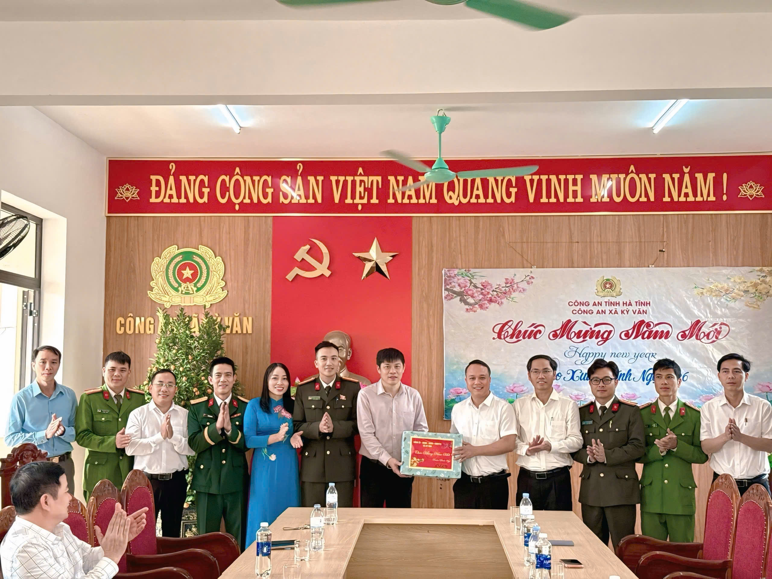 Lãnh đạo xã Kỳ Văn chúc Tết các đơn vị trên địa bàn nhân dịp Xuân Bính Ngọ 2026