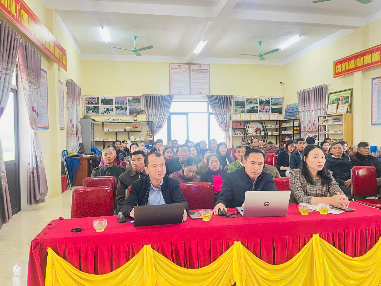 Cụm Chi bộ số 3 sinh hoạt chuyên đề: “Tự hào Đảng quang vinh - Khơi dậy khát vọng phát triển quê hương"