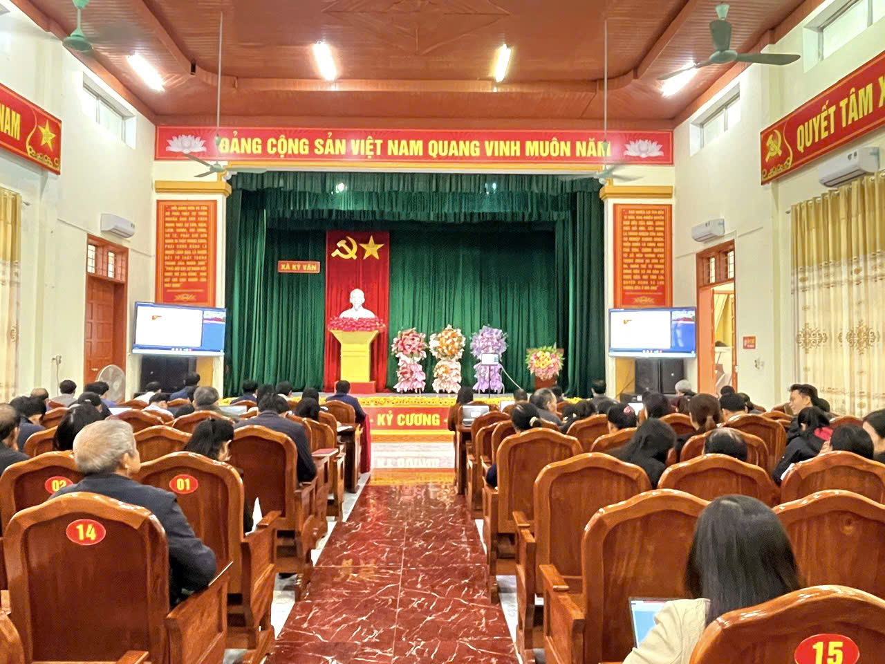 Đảng ủy xã Kỳ Văn kết nối Hội nghị tập huấn sử dụng ứng dụng “Sổ tay đảng viên điện tử”