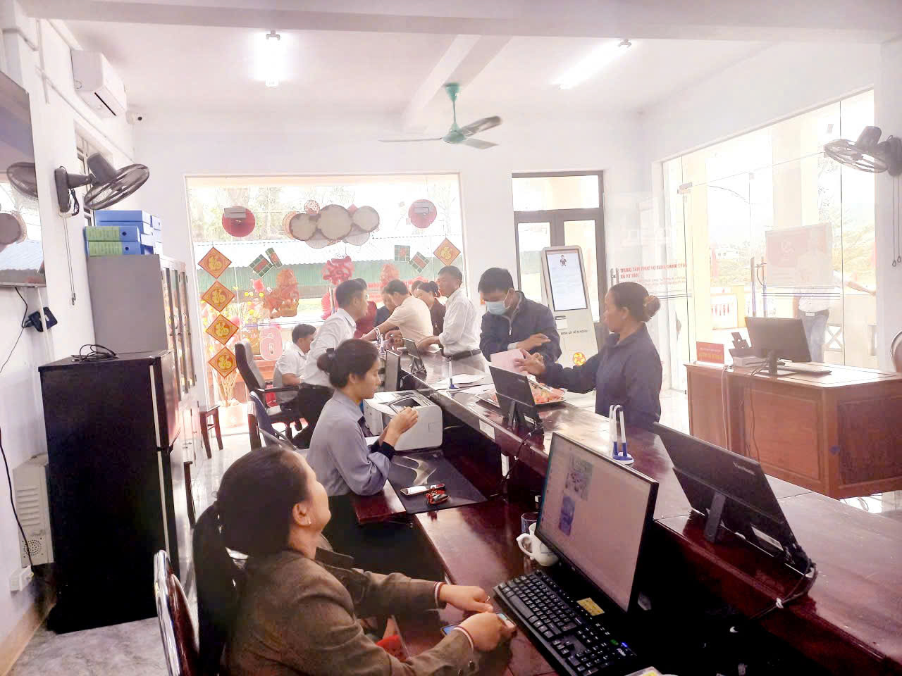 Không khí làm việc tại Trung tâm phục vụ hành chính công xã Kỳ Văn những ngày đầu Xuân Bính Ngọ 2026