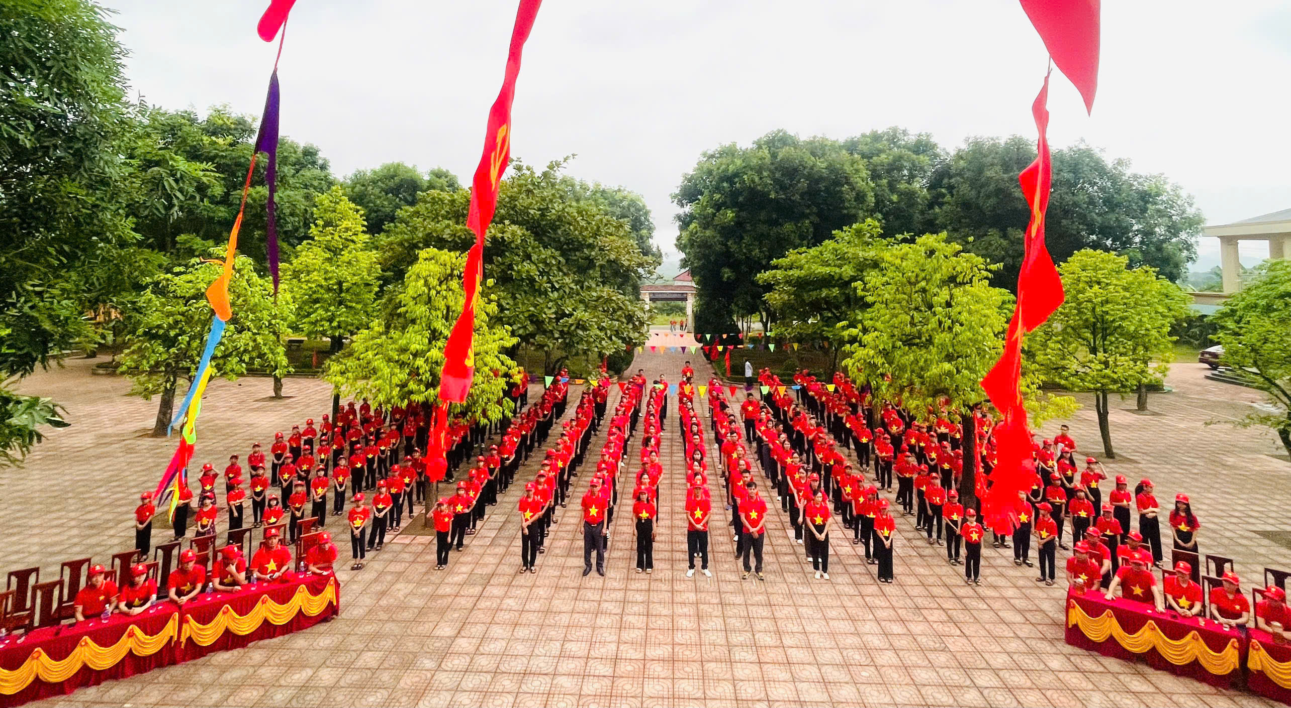 Kỳ Văn hưởng ứng chương trình " Cùng Việt Nam tiến bước"!