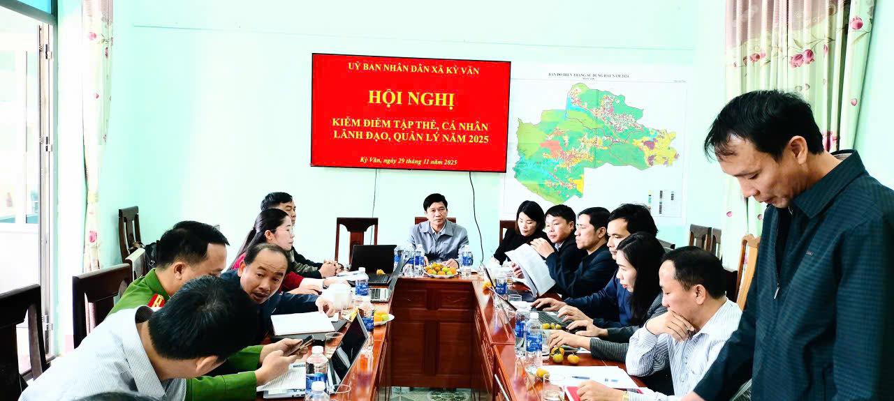 UBND xã Kỳ Văn tổ chức hội nghị kiểm điểm tập thể, cá nhân lãnh đạo quản lý năm 2025