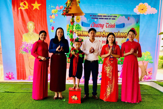 Rung chuông vàng- Sân chơi trí tuệ cho trẻ 5 tuổi Trường Mầm non Kỳ Văn  