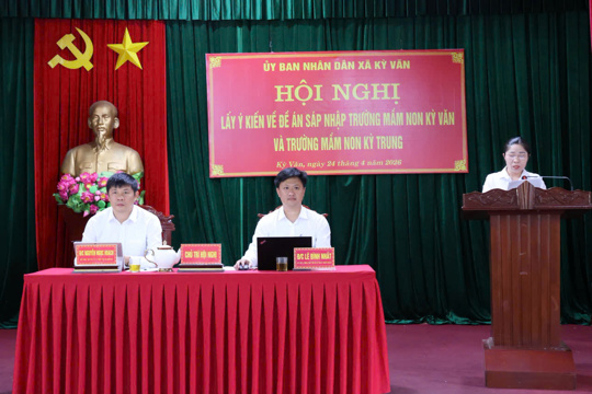 Xã Kỳ Văn tổ chức hội nghị lấy ý kiến dự thảo đề án sáp nhập đơn vị sự nghiệp giáo dục trên địa bàn.