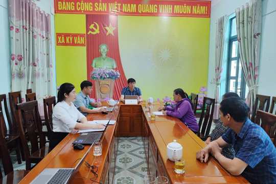 Đồng chí Bí thư Đảng ủy, Chủ tịch HĐND xã Kỳ Văn tiếp công dân định kỳ tháng 9 năm 2026