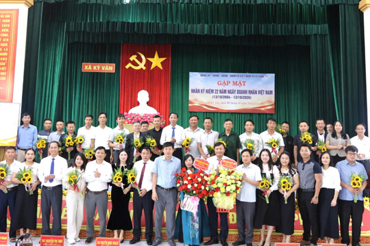 Xã Kỳ Văn gặp mặt, chúc mừng Hội Doanh nghiệp nhân Ngày Doanh nhân Việt Nam 13/10 