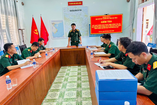 Đoàn công tác Bộ CHQS tỉnh kiểm tra kết quả thực hiện nhiệm vụ quân sự, quốc phòng 6 tháng đầu năm tại xã Kỳ Văn