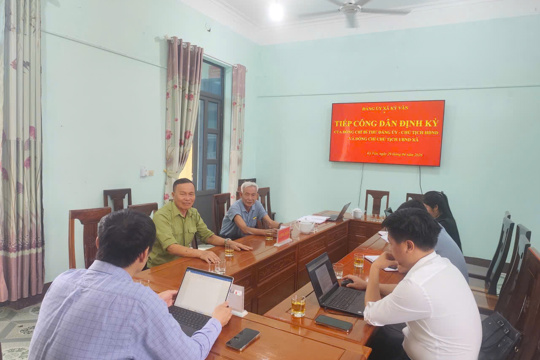 Đồng chí Nguyễn Ngọc Hoạch, Bí thư Đảng ủy, Chủ tịch HĐND xã tiếp dân định kỳ tháng 4 năm 2026