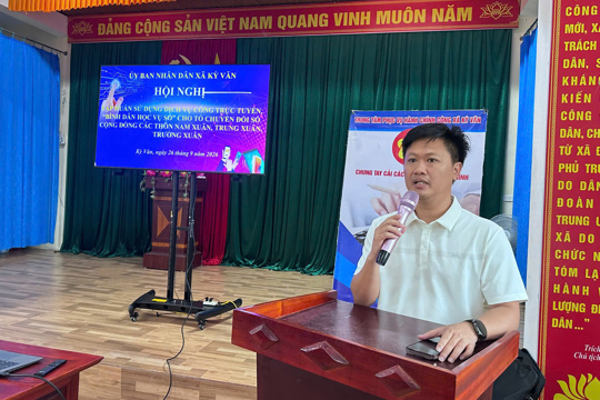 Xã Kỳ Văn tập huấn sử dụng dịch vụ công trực tuyến và “Bình dân học vụ số” cho các tổ chuyển đổi số cộng đồng