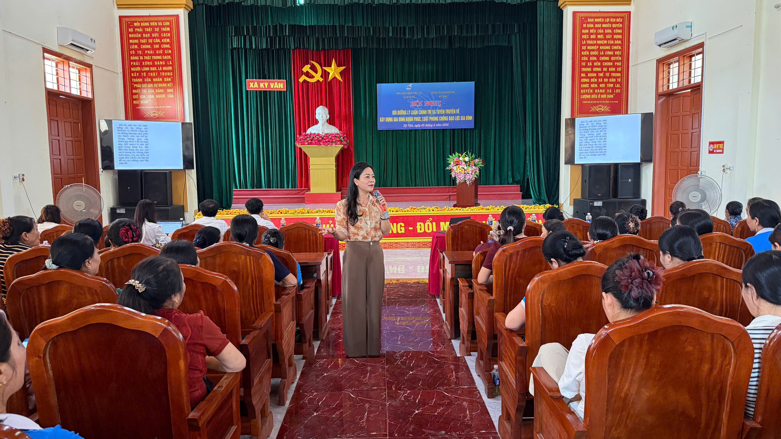 Hơn 160 cán bộ, hội viên phụ nữ Kỳ Văn được bồi dưỡng lý luận chính trị, trang bị kiến thức  xây dựng gia đình hạnh phúc, Luật Phòng, chống bạo lực gia đình 