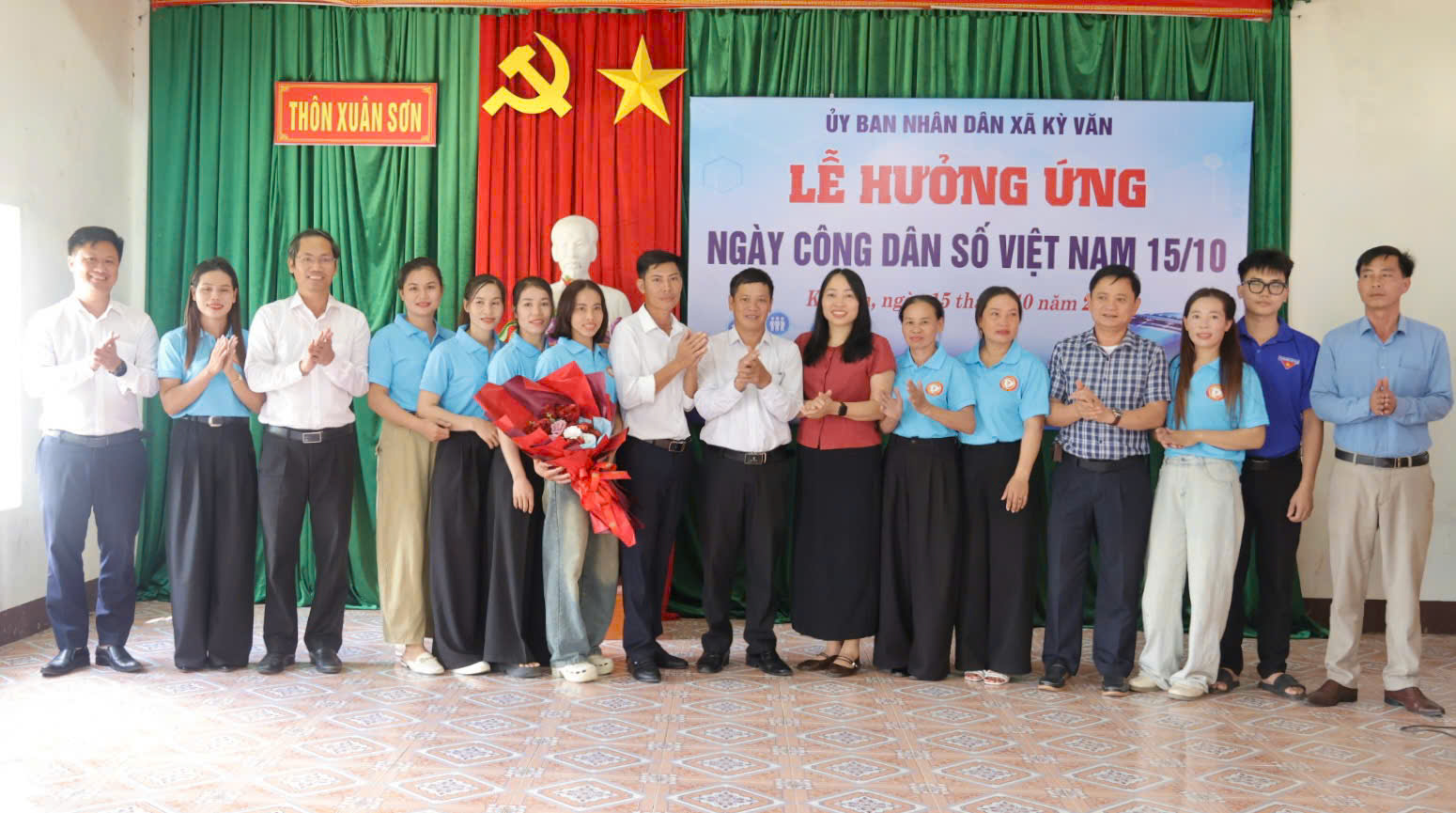 Xã Kỳ Văn tổ chức Lễ hưởng ứng ngày công dân số 15/10, tập huấn sử dụng dịch vụ công và triển khai phong trào "Bình dân học vụ số"