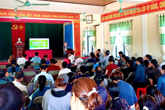 Tập huấn nâng cao nhận thức về chuyển đổi số, hướng dẫn sử dụng dịch vụ công trực tuyến và ứng dụng công dân số I-HaTinh cho người dân