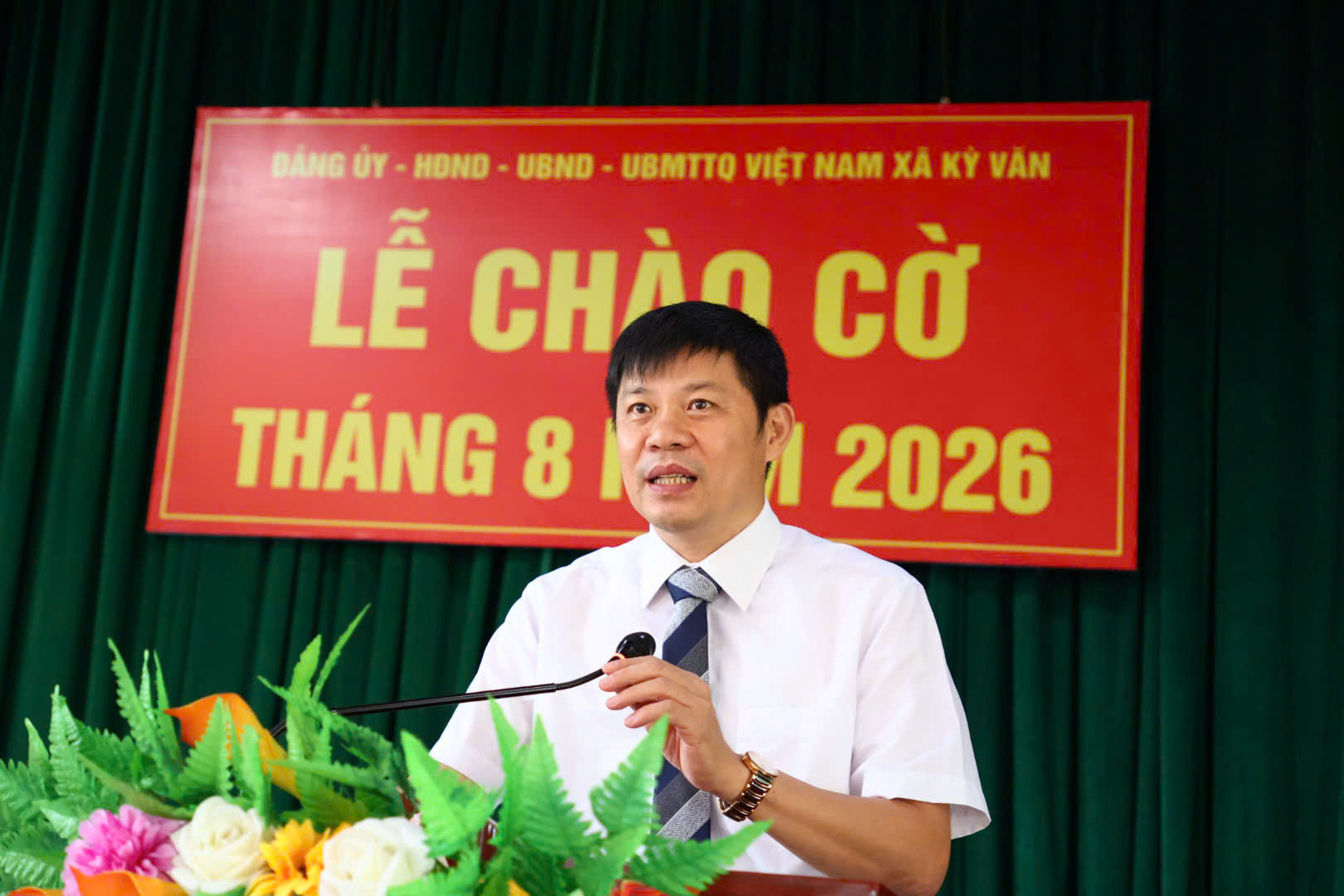 Đảng ủy - HĐND - UBND - UB MTTQ Việt Nam xã Kỳ Văn tổ chức lễ chào cờ tháng 8 năm 2026
