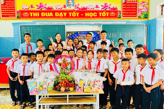 Rộn ràng Đại hội Chi đội – Ấm áp Tết Trung thu tại trường TH&THCS Kỳ Tây