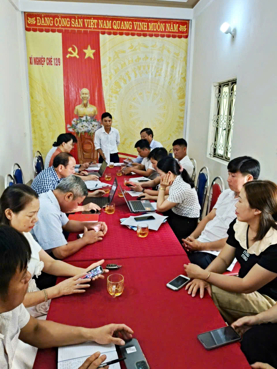  Thường trực Đảng ủy tham dự sinh hoạt với chi bộ Xí nghiệp chè 12/9 