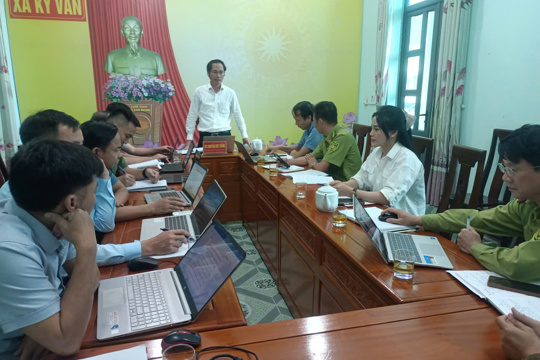 UBND xã Kỳ Văn làm việc với hộ bà Nguyễn Thị Vân để làm rõ các nội dung liên quan đến hành vi vi phạm lĩnh vực đất đai