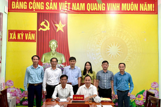 Hội nghị bàn giao chức năng, nhiệm vụ tham mưu công tác Dân vận từ Ban Xây dựng Đảng sang Ủy ban MTTQ Việt Nam xã Kỳ Văn