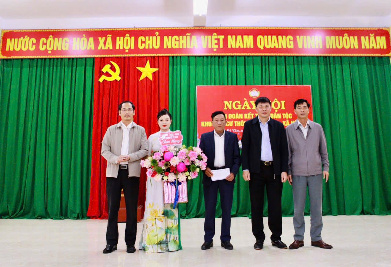 Sôi nổi các hoạt động Kỷ niệm 95 năm ngày truyền thống MTTQ Việt Nam (18/11/1930 - 18/11/2025) và Ngày hội Đại đoàn kết toàn Dân tộc ở khu dân cư thôn Hồng Xuân, xã Kỳ Văn.