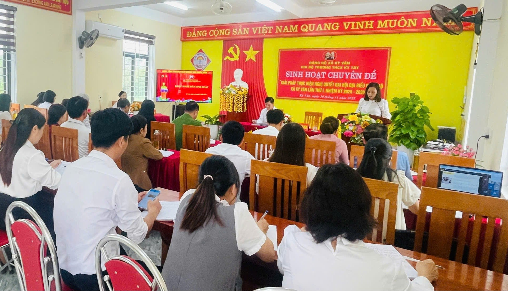 Chi bộ Trường THCS Kỳ Tây tổ chức sinh hoạt điểm chuyên đề về: “Giải pháp thực hiện Nghị quyết Đại hội đại biểu Đảng bộ xã Kỳ Văn lần thứ I, nhiệm kỳ 2025–2030”! 