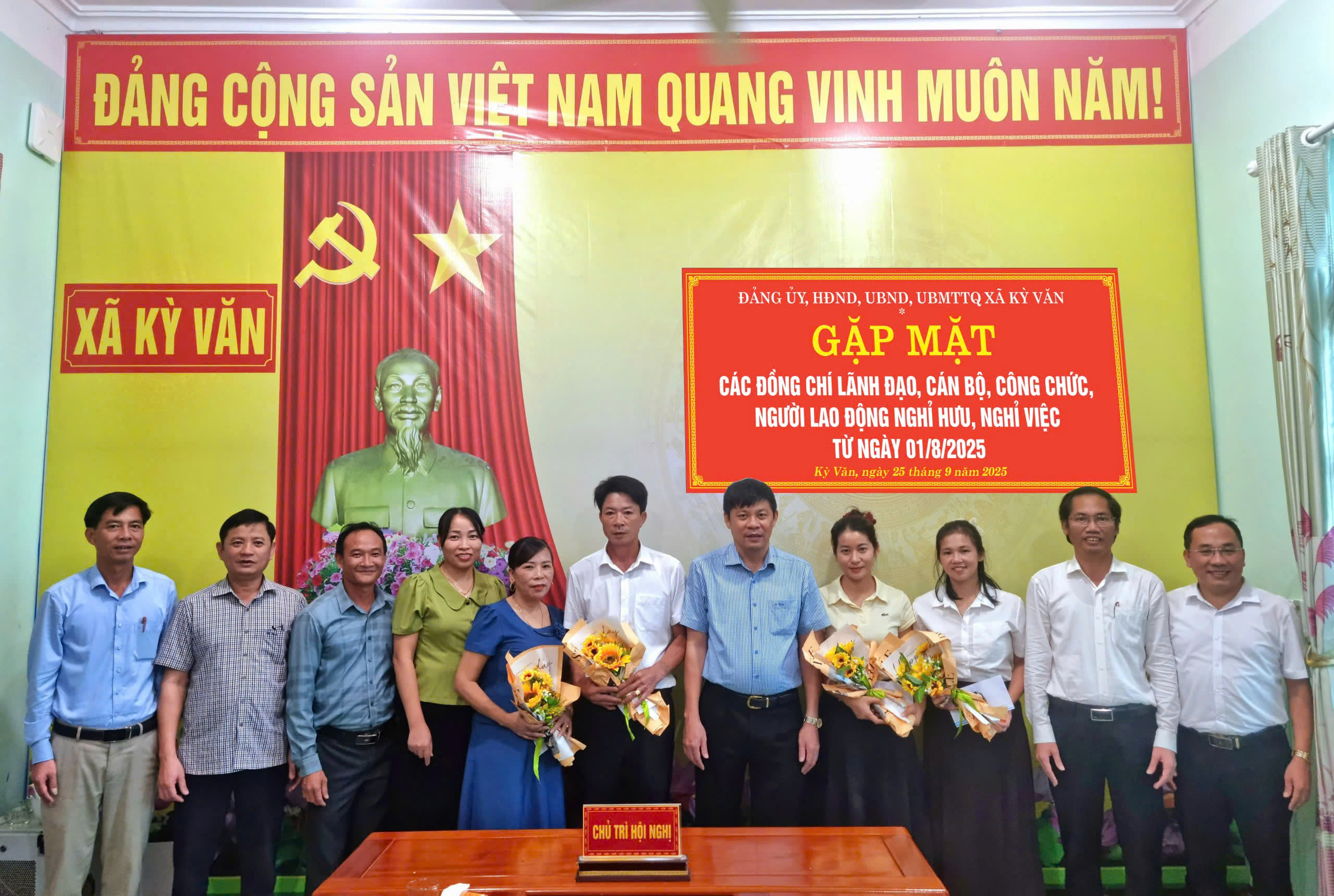 Đảng uỷ - HĐND - UBND - UB MTTQ xã Kỳ Văn tổ chức gặp mặt chia tay cán bộ, công chức và cán bộ không chuyên trách nghỉ hưu trước tuổi, nghỉ thôi việc từ ngày 01/8/2025.