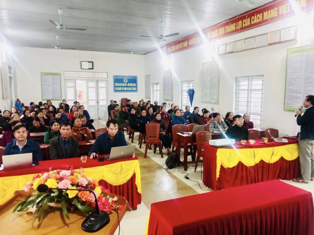 UBND xã Kỳ Văn tổ chức các lớp tập huấn phục vụ sản xuất vụ xuân 2026 và phòng, chống dịch bệnh trên cây trồng, vật nuôi 