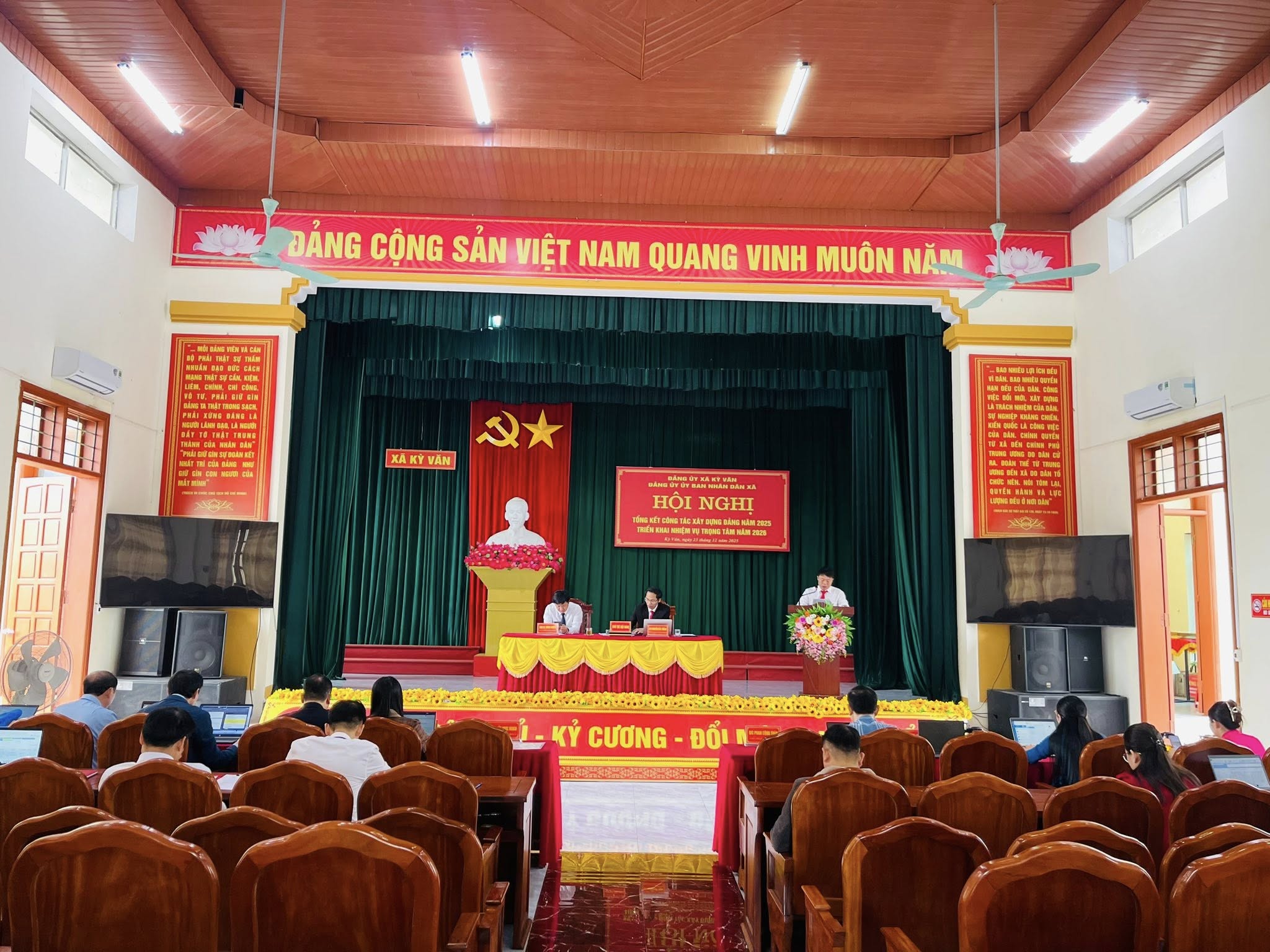  Đảng uỷ Ủy ban Nhân dân xã tổ chức Hội nghị tổng kết công tác xây dựng Đảng năm 2025, triển khai nhiệm vụ trọng tâm năm 2026 