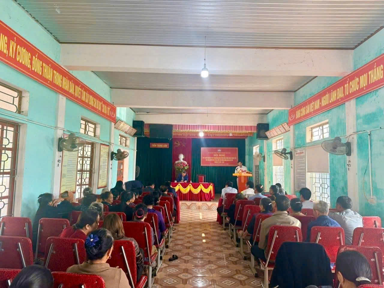 Hội nghị lấy ý kiến nhận xét và tín nhiệm của cử tri nơi cư trú tại thôn Trung Sơn, xã Kỳ Văn đối với người ứng cử Đại biểu HĐND các cấp nhiệm kỳ 2026 – 2031