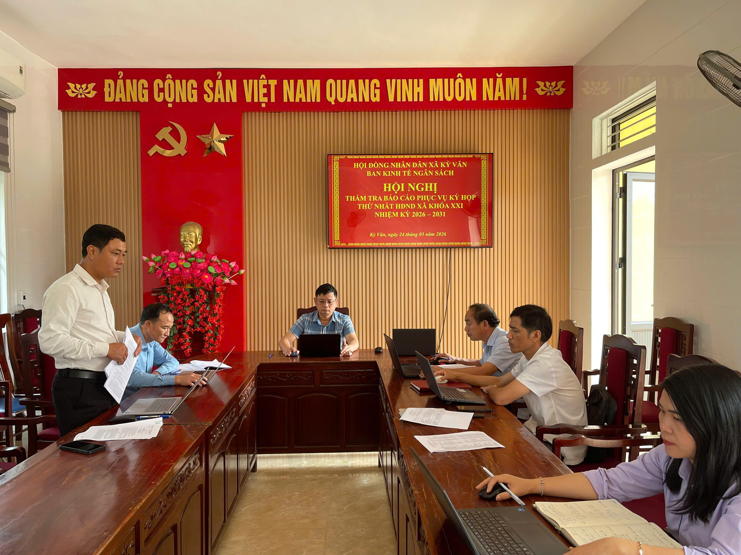 Ban Kinh tế - Ngân sách HĐND xã Kỳ Văn thẩm tra báo cáo quyết toán ngân sách địa phương năm 2025