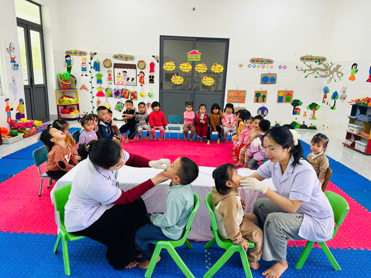 Trạm Y tế Kỳ Trung, xã Kỳ Văn tổ chức bổ sung Vitamin A, tăng cường vi chất dinh dưỡng nâng cao tầm vóc, sức khoẻ cho trẻ