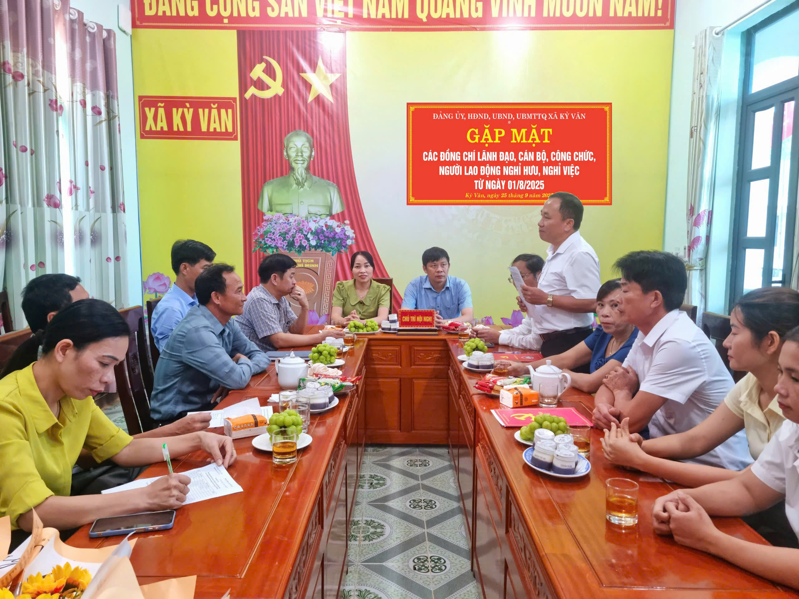 Đảng uỷ - HĐND - UBND - UB MTTQ xã Kỳ Văn tổ chức gặp mặt chia tay cán bộ, công chức và cán bộ không chuyên trách nghỉ hưu trước tuổi, nghỉ thôi việc từ ngày 01/8/2025.