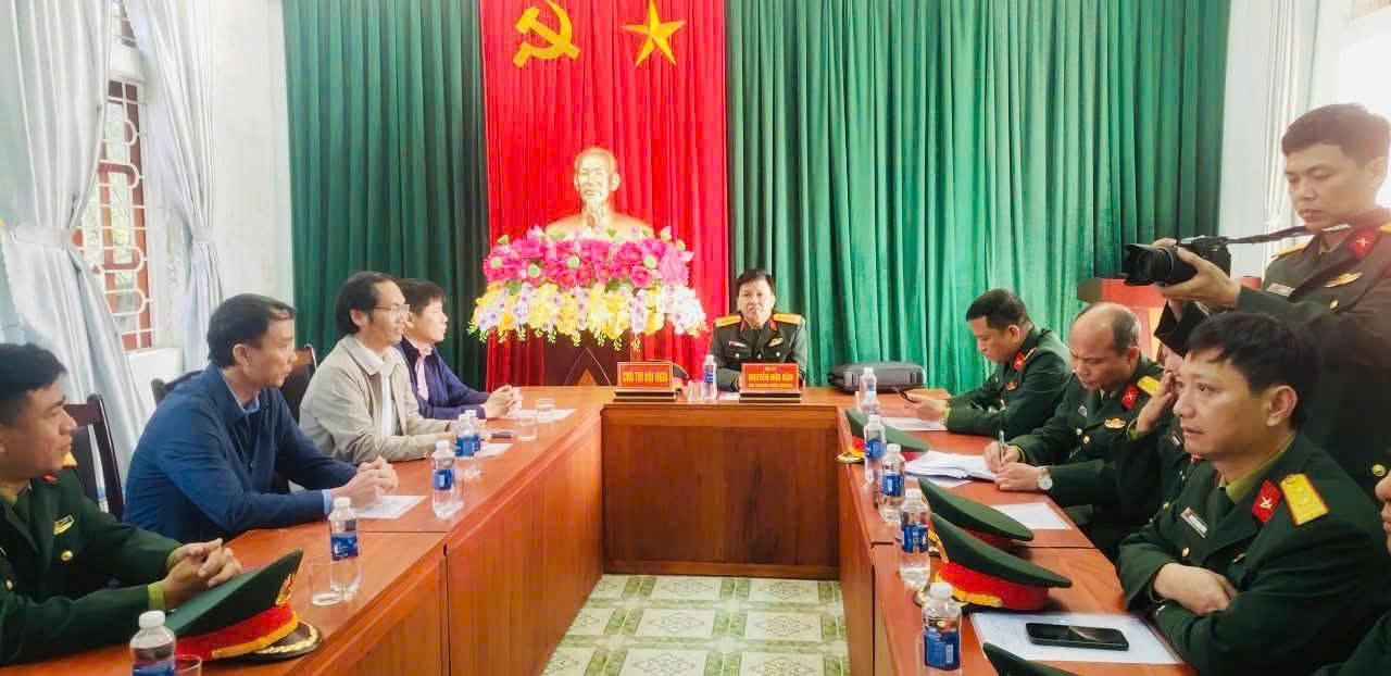 Đoàn công tác Bộ Tham mưu Quân khu 4 trực tiếp kiểm tra toàn diện công tác quân sự, quốc phòng địa phương tại Ban Chỉ huy Quân sự xã Kỳ Văn 