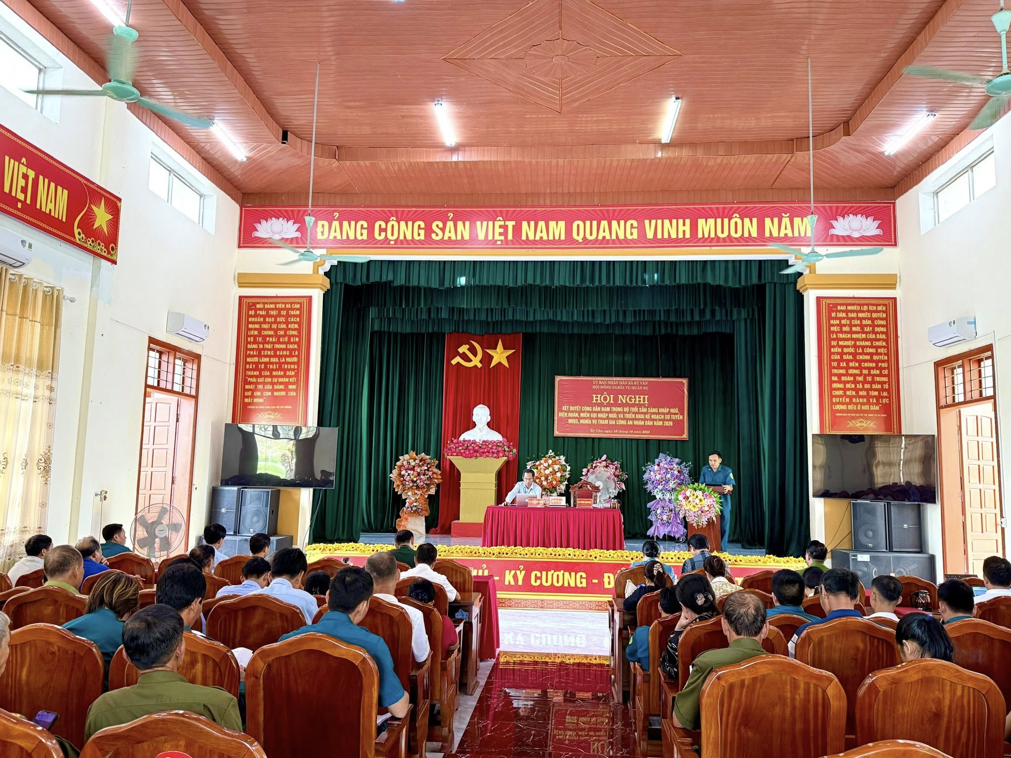 Hội đồng Nghĩa vụ Quân sự xã Kỳ Văn đã tổ chức Hội nghị xét duyệt công dân nam trong độ tuổi sẵn sàng nhập ngũ, diện hoãn, miễn gọi nhập ngũ và triển khai Kế hoạch sơ tuyển Nghĩa vụ Quân sự, nghĩa vụ tham gia Công an Nhân dân năm 2026.