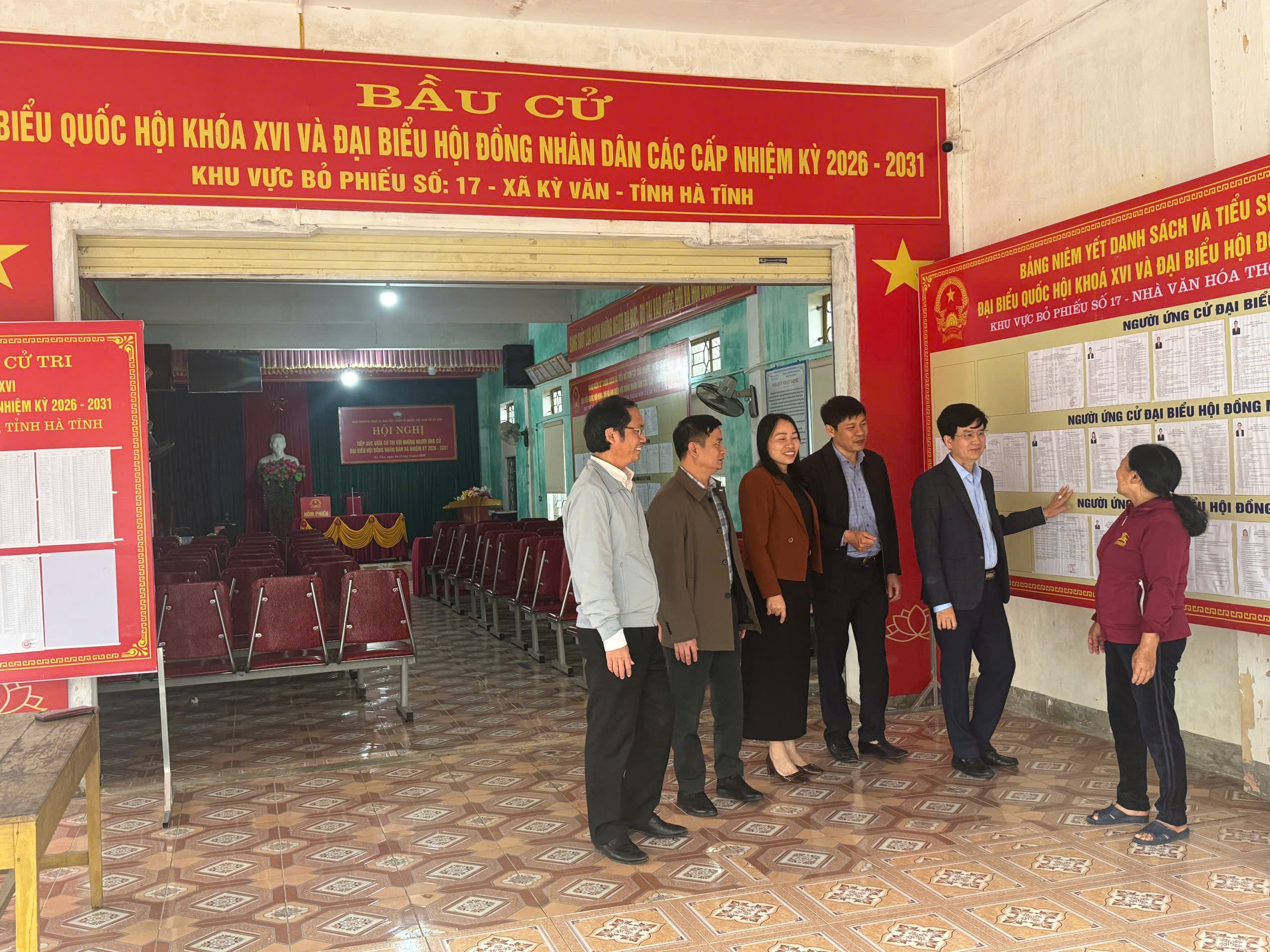 Đồng chí Nguyễn Thanh Điện, Phó Trưởng ban Thường trực Ban Nội chính Tỉnh ủy trực tiếp kiểm tra công tác chuẩn bị bầu cử đại biểu Quốc hội và Hội đồng nhân dân trên địa bàn xã Kỳ Văn